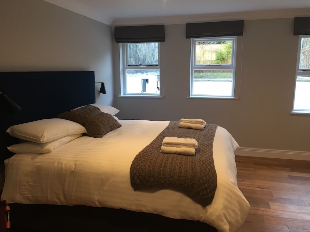 Pembroke Hall 25/50