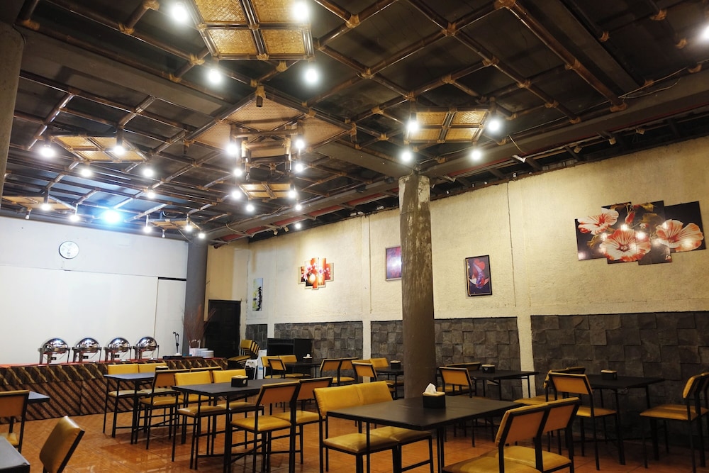 Saung Balibu Hotel 62/68