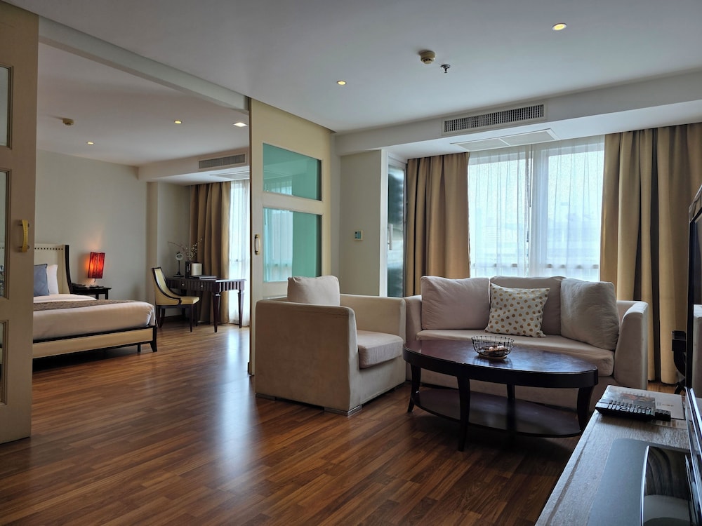 The Bless Hotel And Residence 65/80
