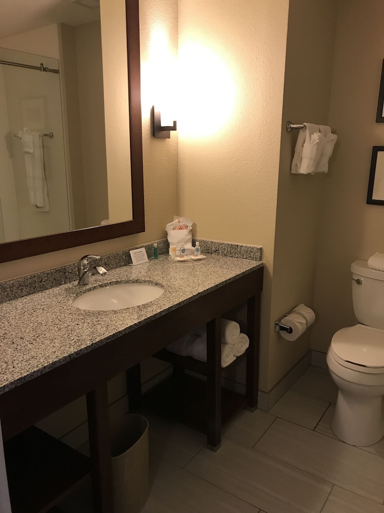 Comfort Suites Dodge City, KS 17/39