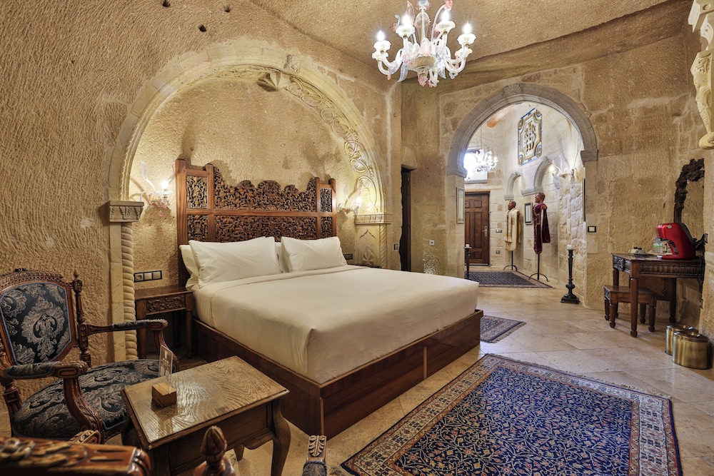 Cave, Premium, Junior Suite, King Bed, Jetted Tub