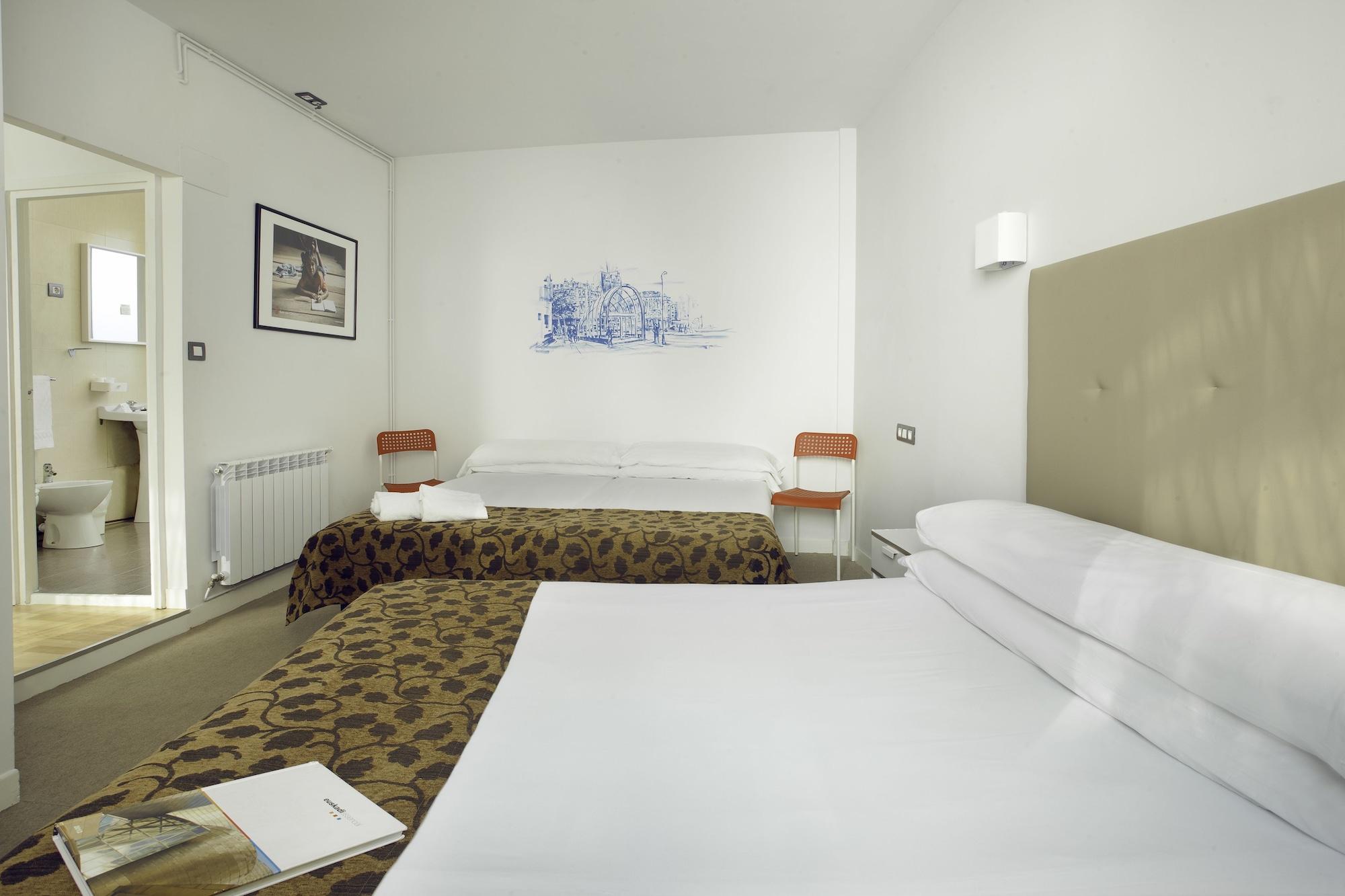 ROOM, TRIPLE, 3 BEDS