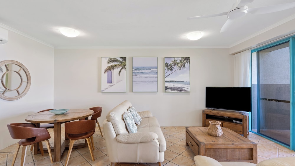 Coral Sands Beachfront Resort 37/59