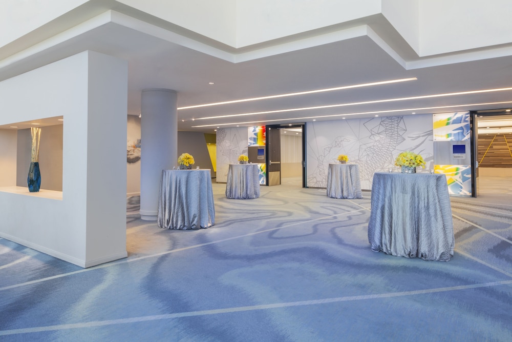 Hyatt Regency Long Beach 17/75