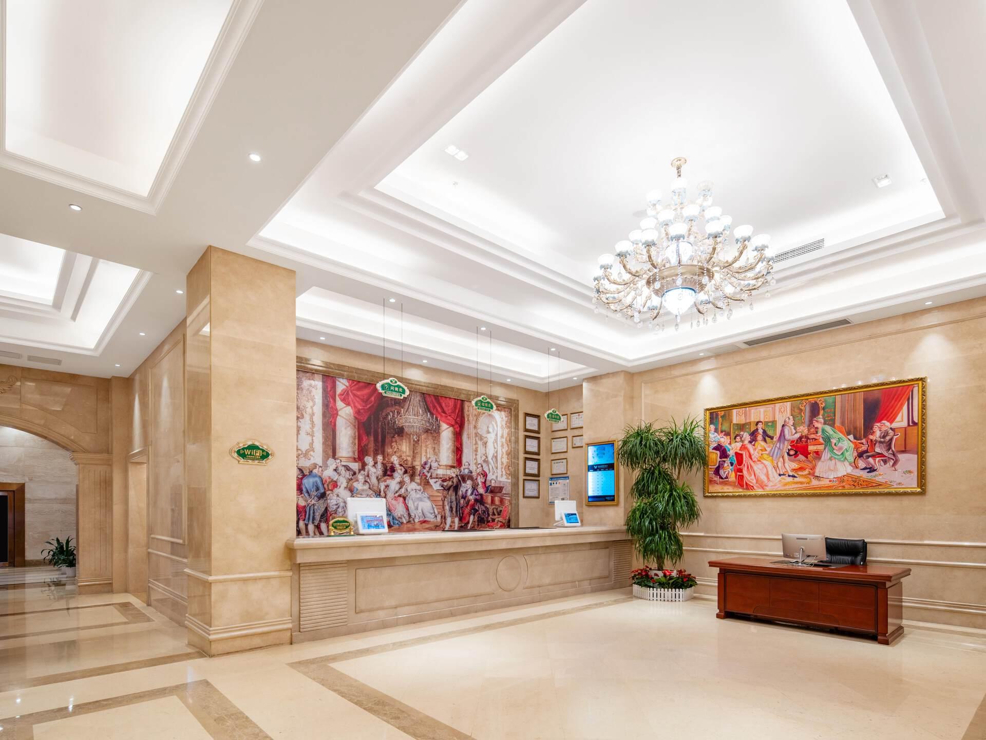 Vienna International Hotel (Shenzhen Pinghu Metro Station) 7/34