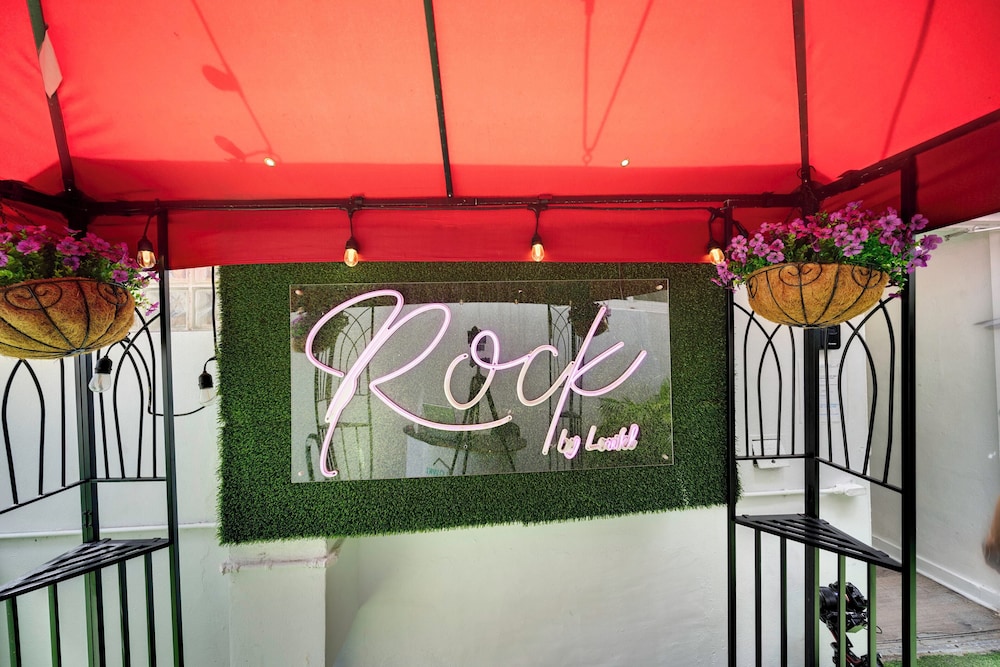 Rock Hostel 6/63