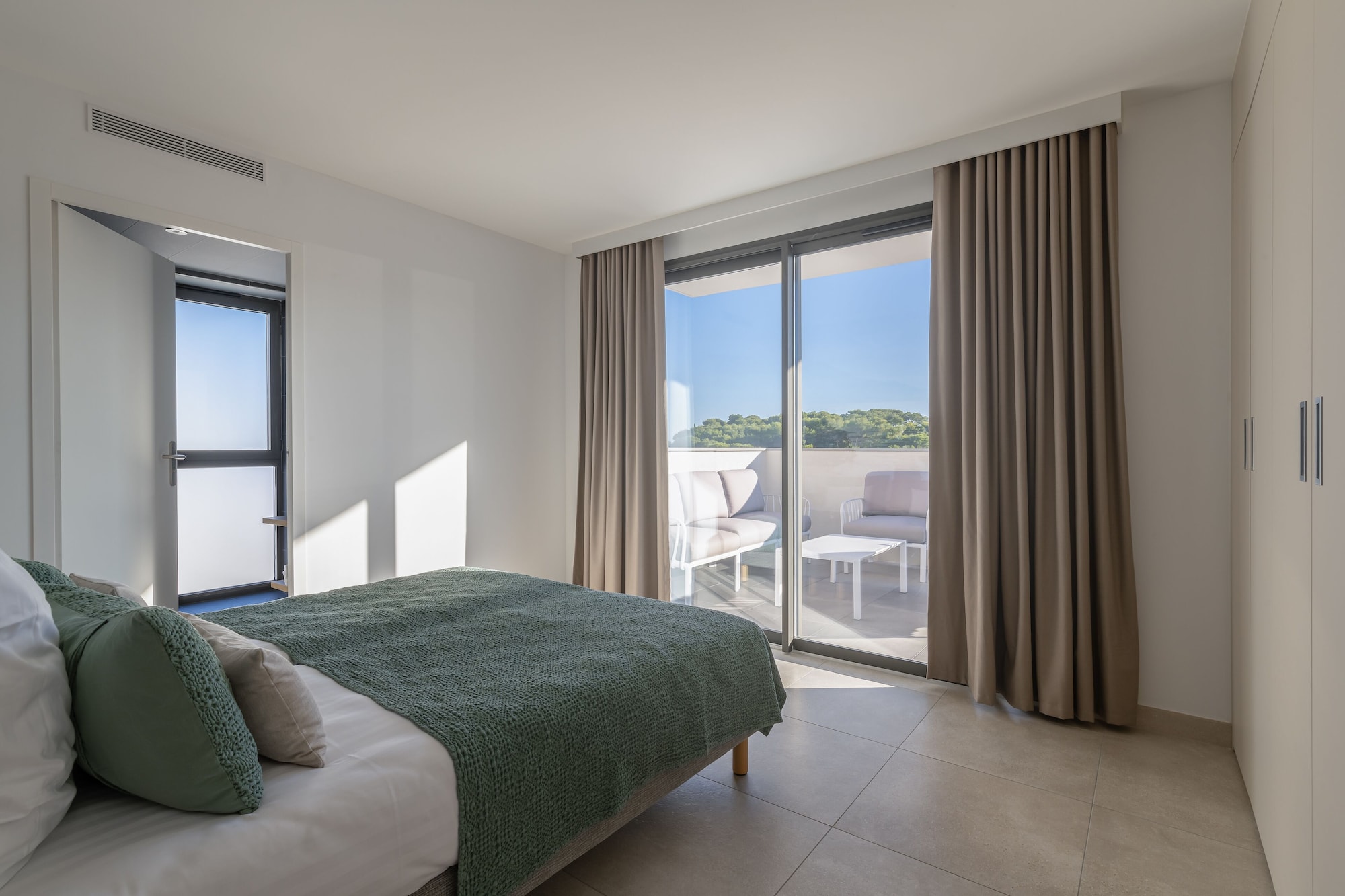 3 BEDROOMS, SUPERIOR, APARTMENT, TERRACE