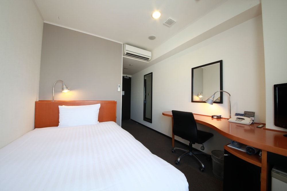 ROOM, SINGLE