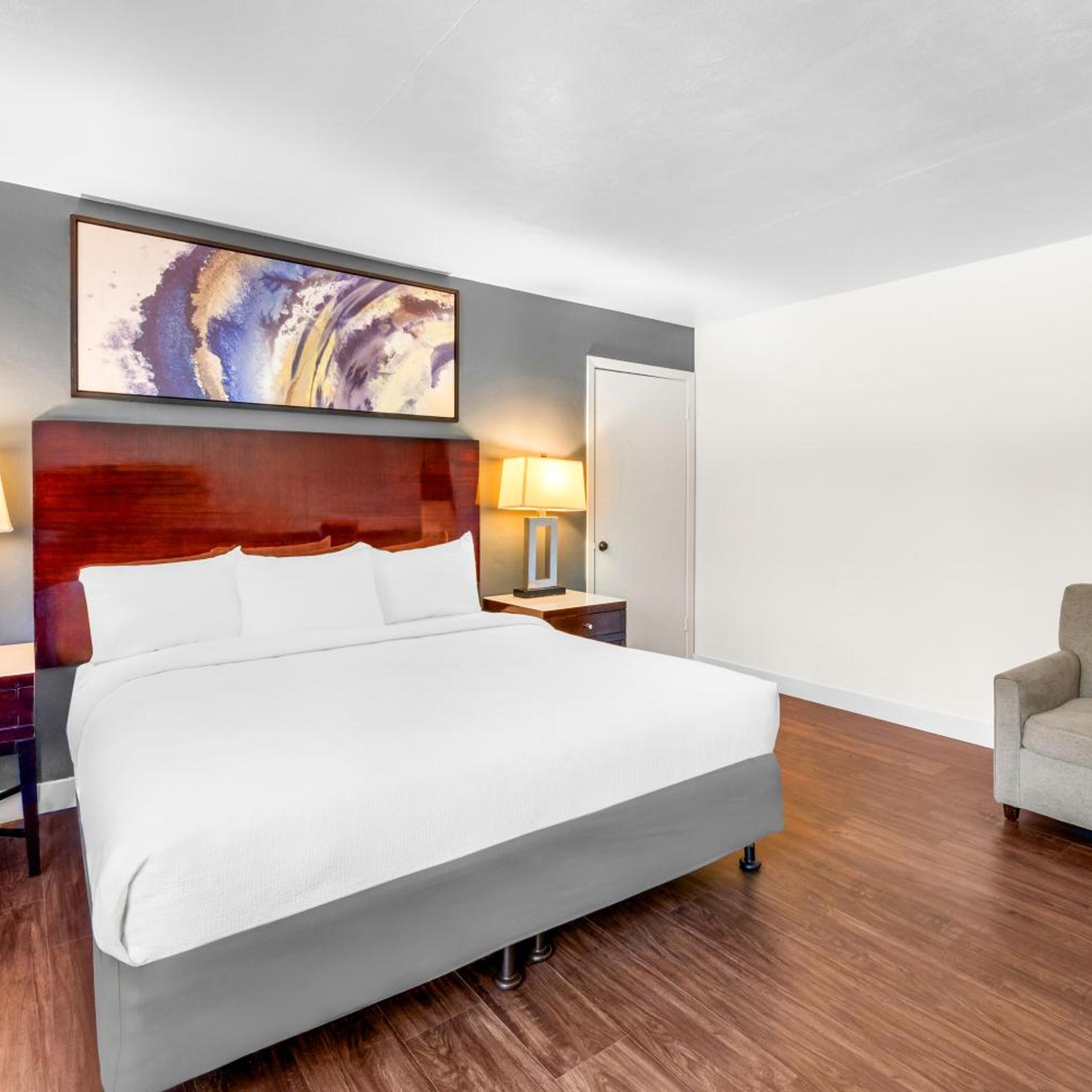 Efficiency, King Bed, Queen Bed