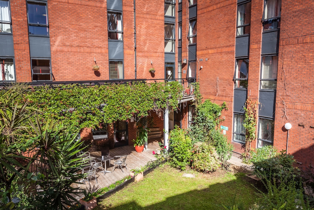 LSE Rosebery Hall 41/50