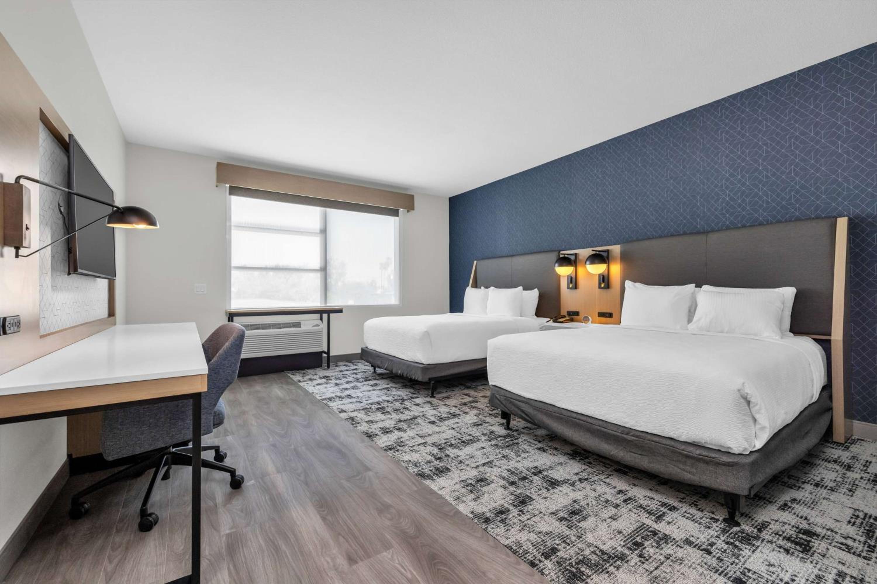 Tower, Queen Bed, Accessible