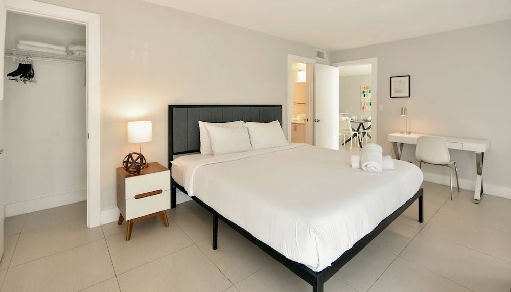 1 BEDROOM, DESIGNER, STANDARD, DOUBLE BED, POOL ACCESS