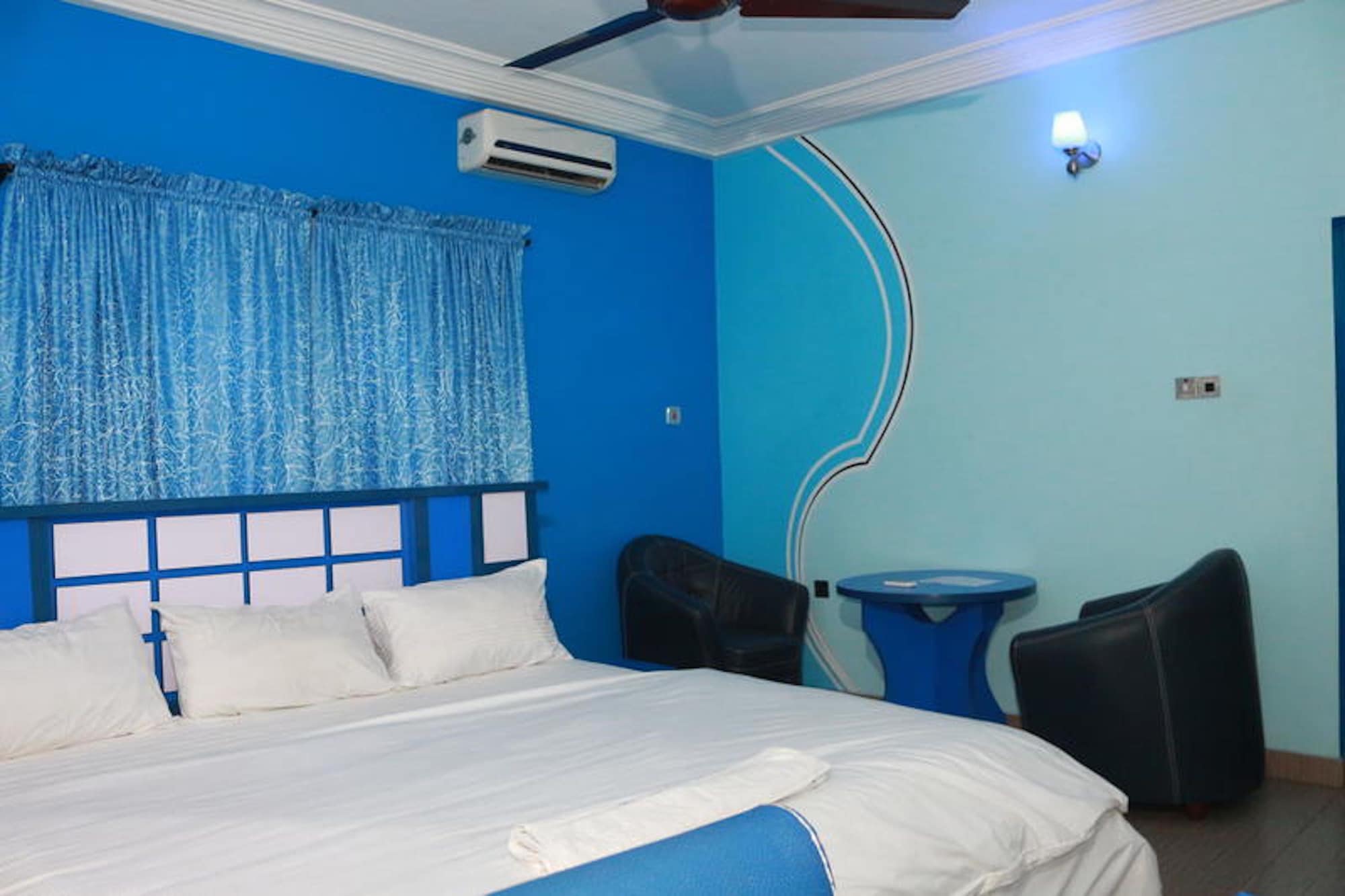 Deluxe, Double Bed
