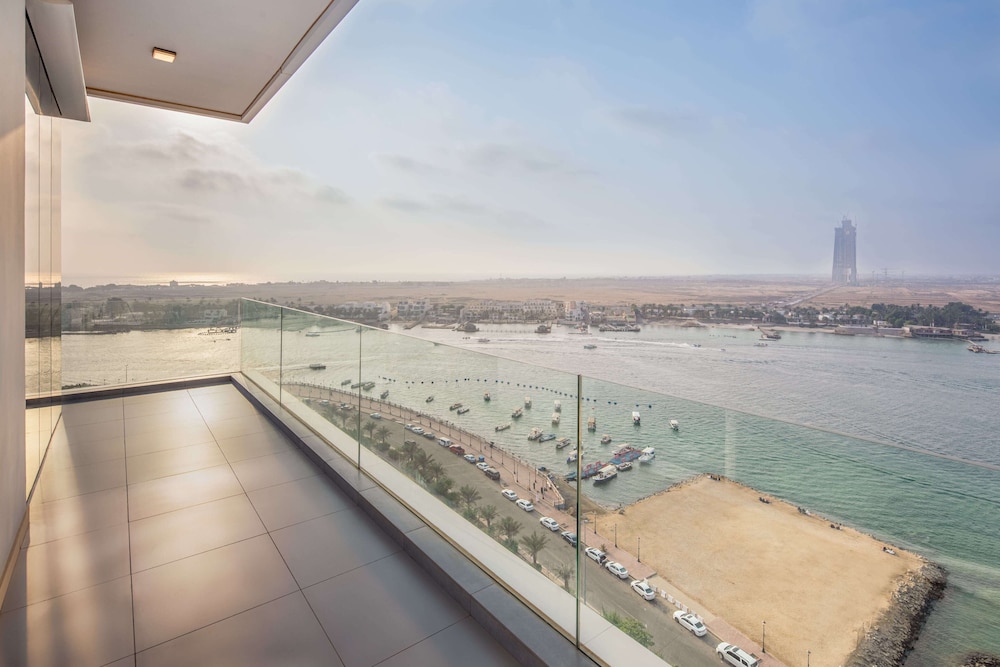 فور بوينتس شيراتون كورنيش جدة(Four Points by Sheraton Jeddah Corniche) 4/50