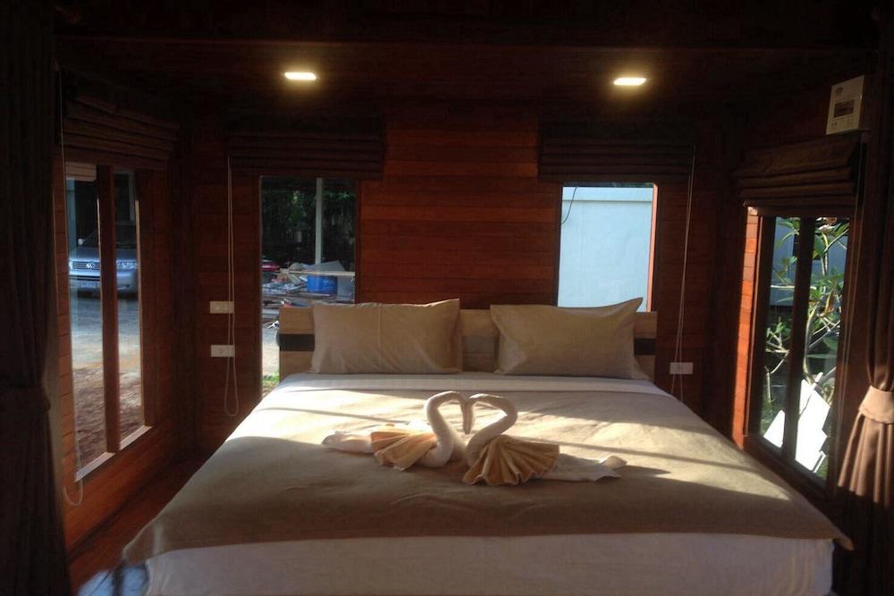Thai, House
