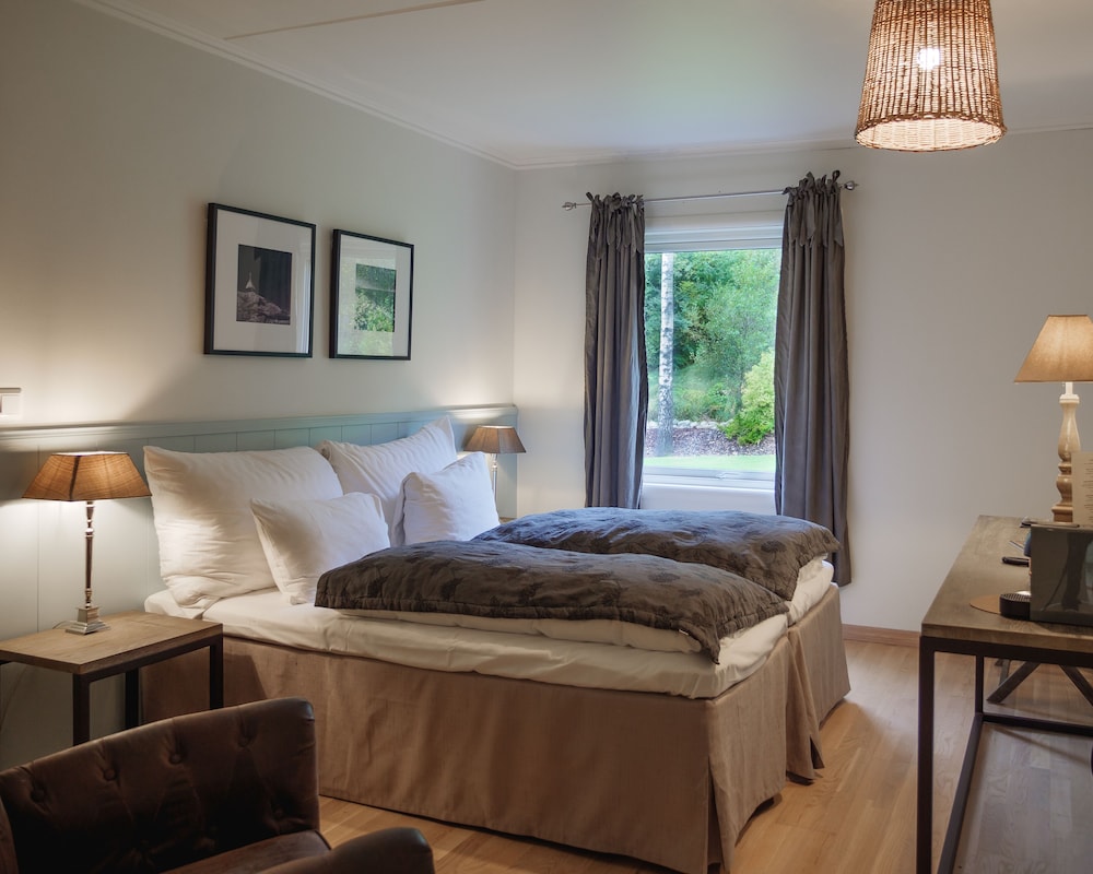 Strand Hotel Fevik 24/80