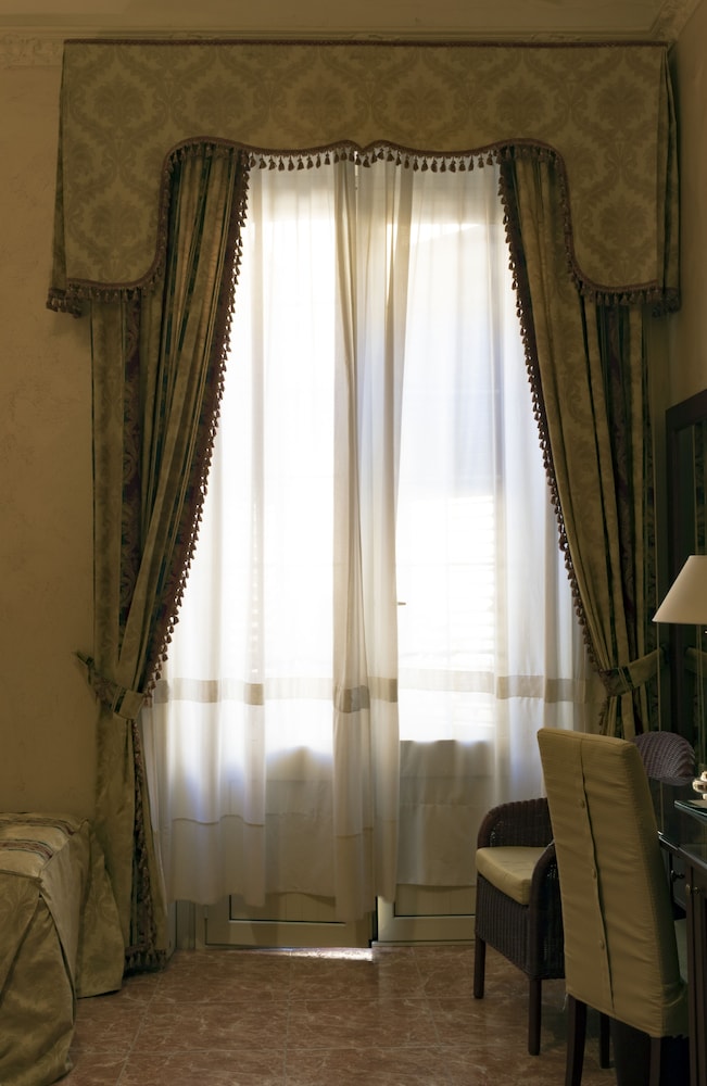 Joli Hotel 36/50