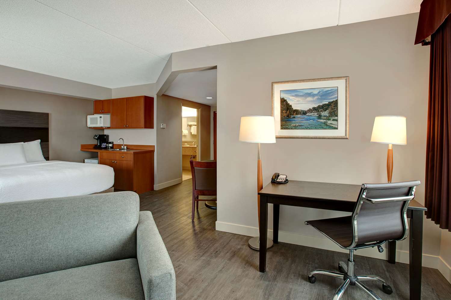 Days Inn & Suites By Wyndham Collingwood 33/38