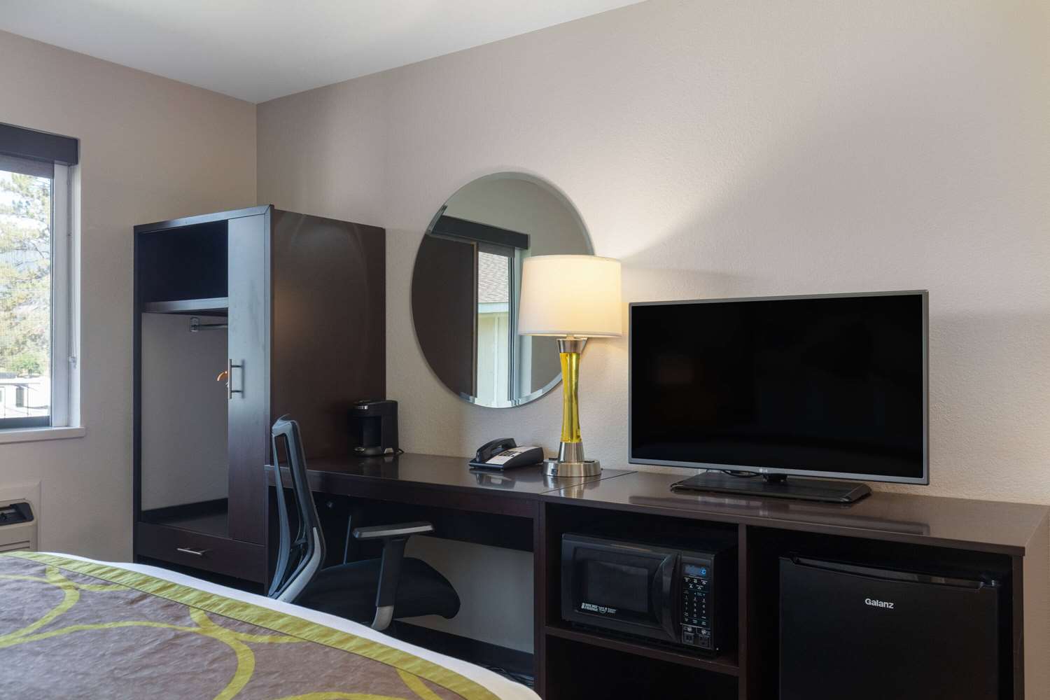 Super 8 by Wyndham St. Regis 21/30