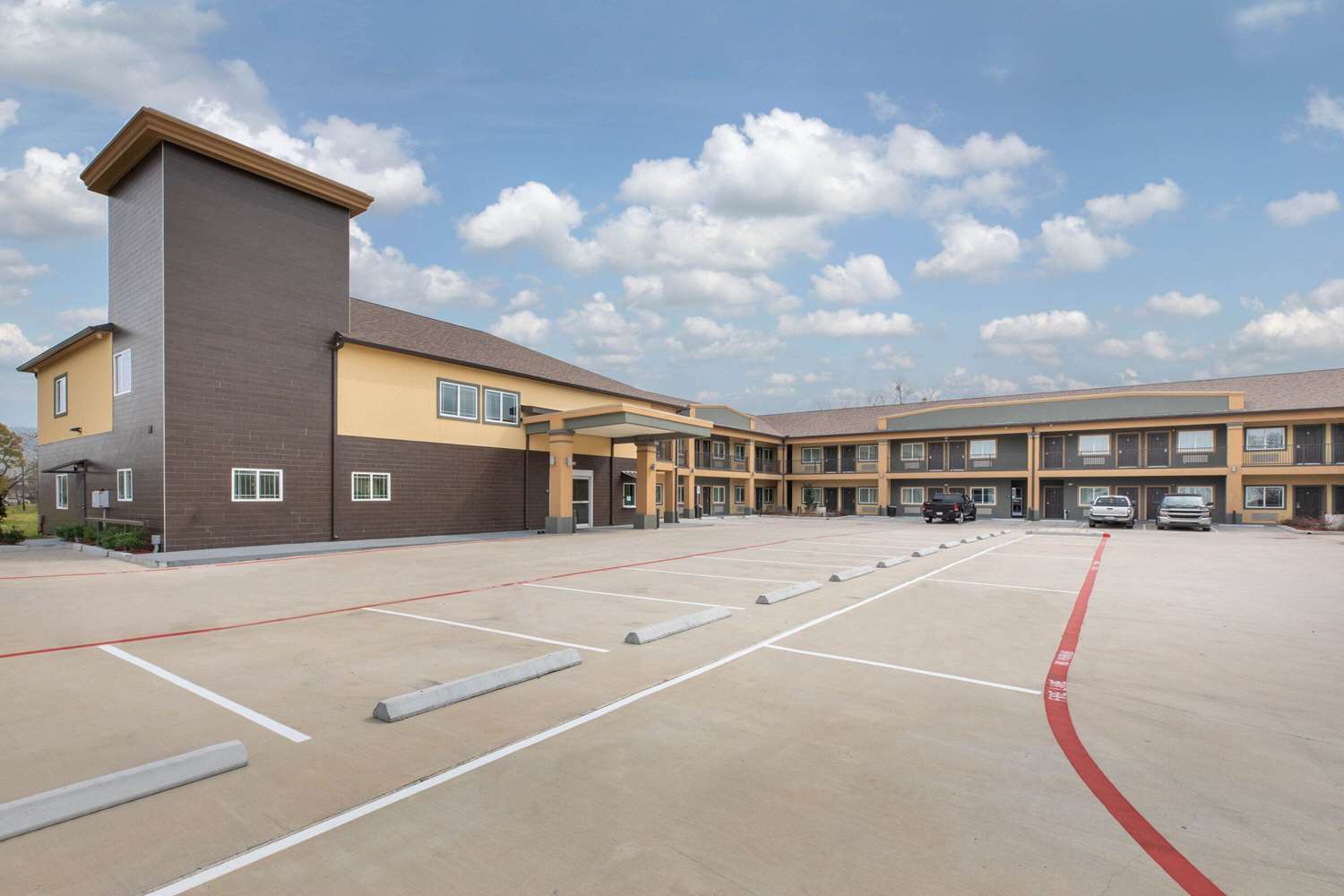 Days Inn & Suites By Wyndham La Porte 13/17