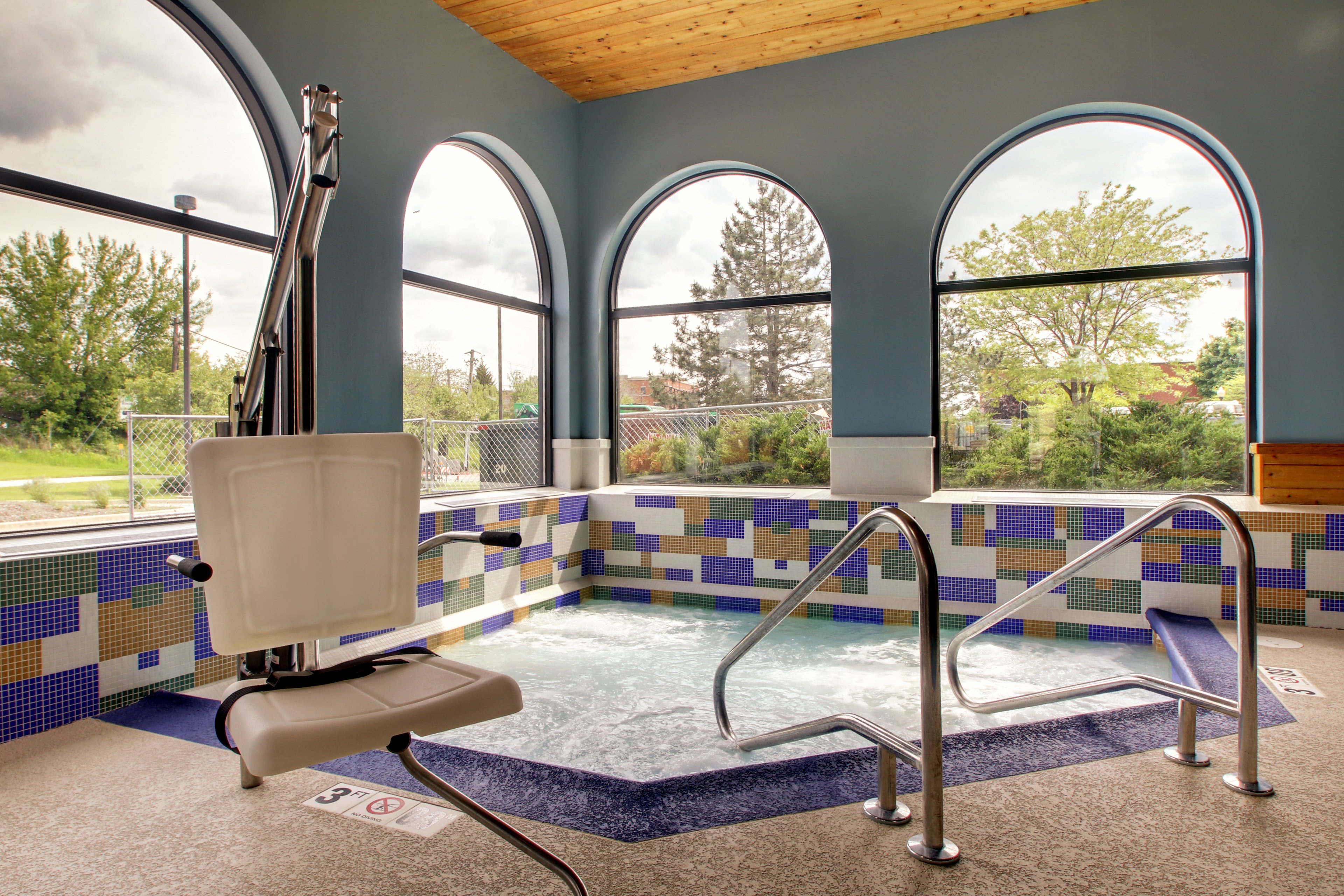 Holiday Inn Express & Suites AURORA NAPERVILLE 41/41