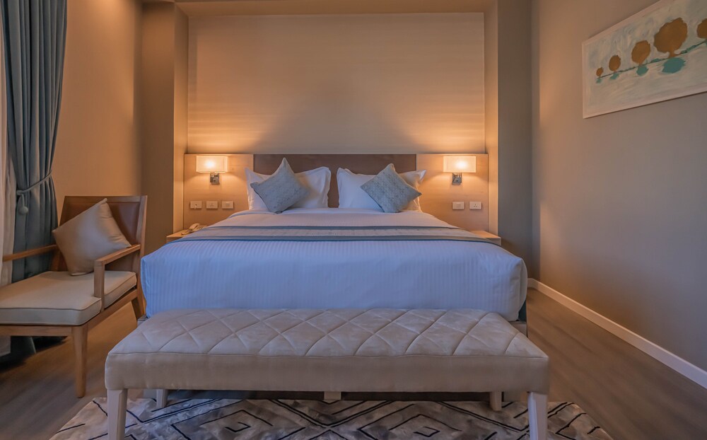 Classic, Queen Bed