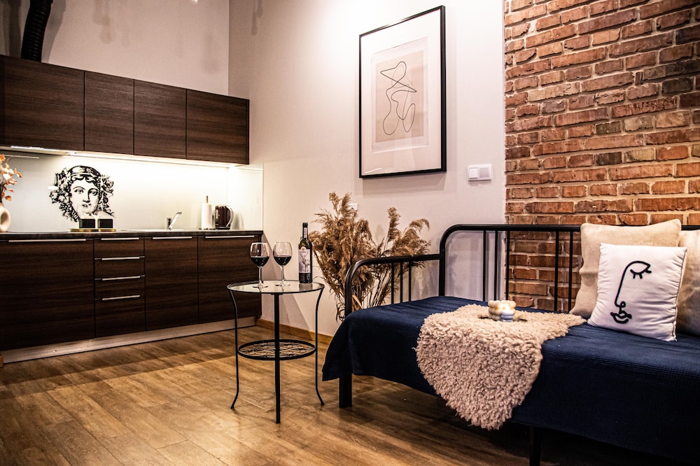 Wine Apartments 43/59