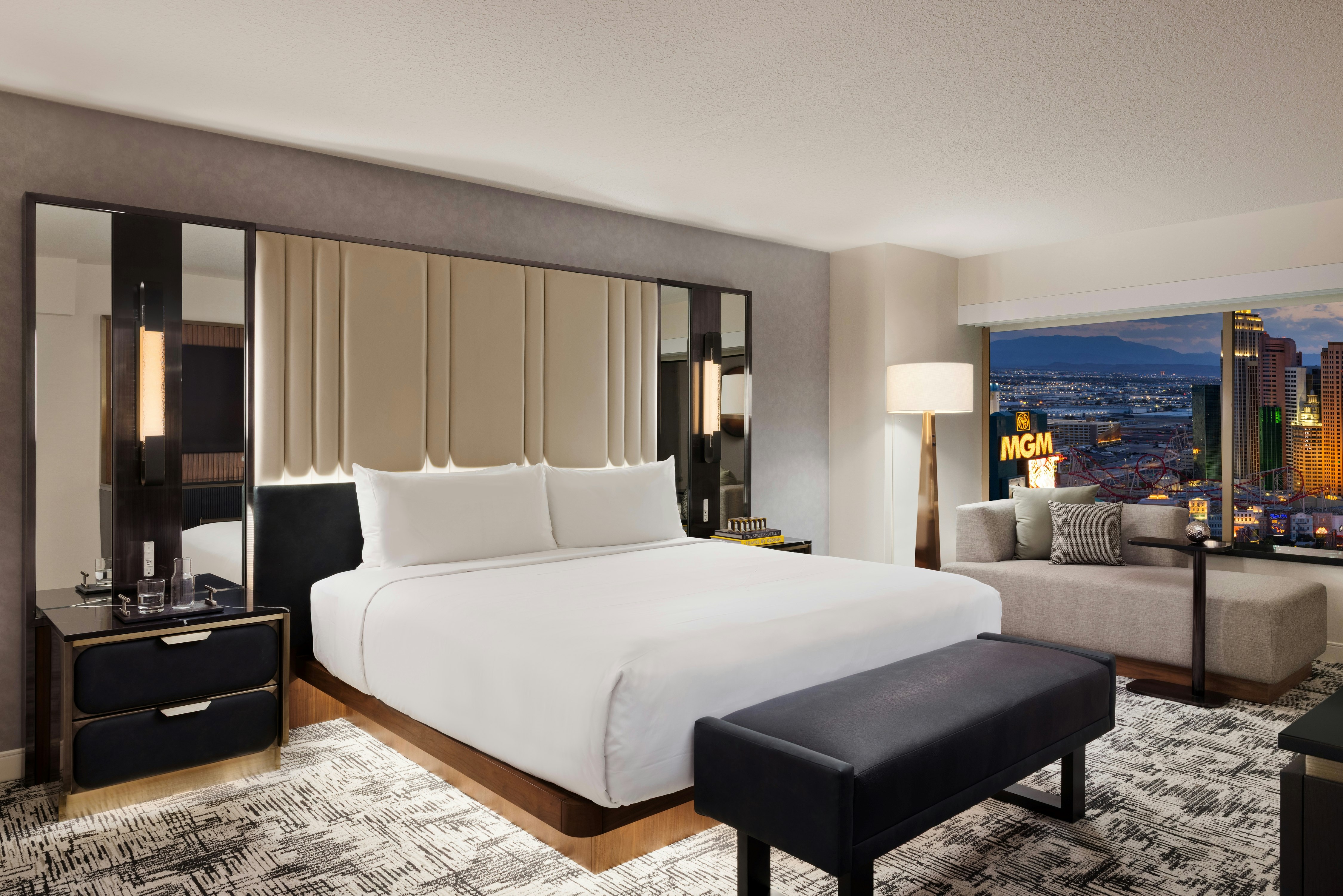 2 BEDROOMS, EMERALD, SUITE, KING BED