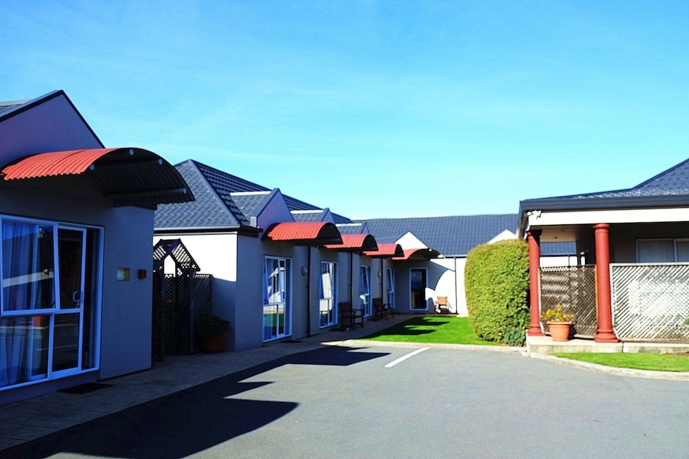 Airport Birches Motel 5/68