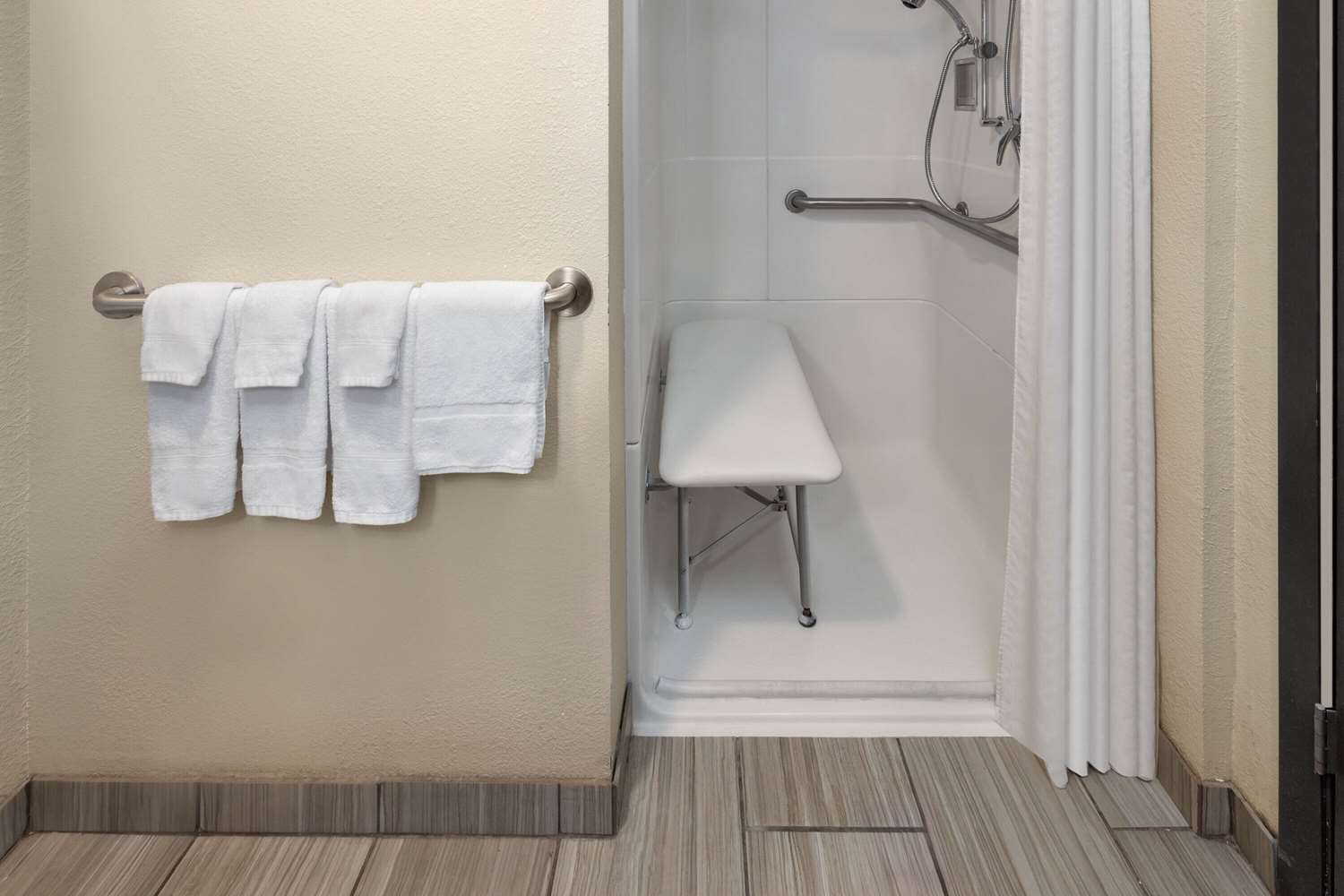 Baymont By Wyndham Copley Akron 32/32