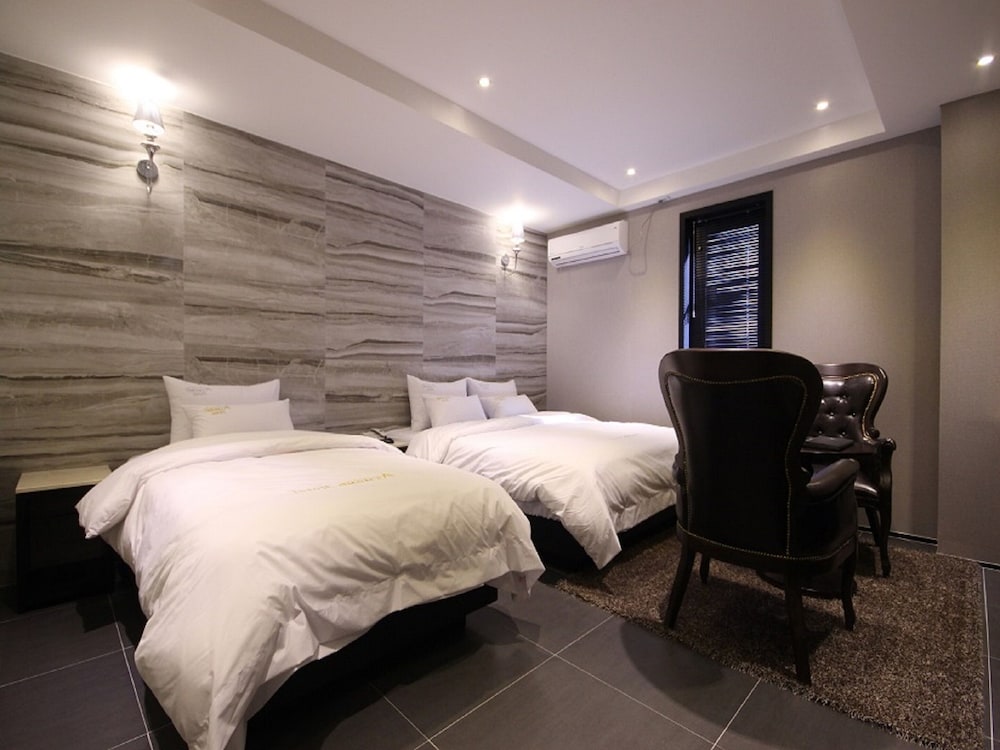 Hotel Almond Busan Station 24/47