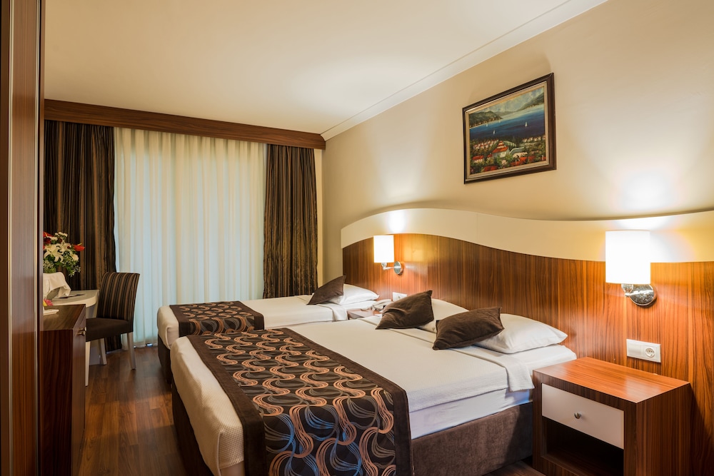 Throne Beach Resort and Spa 17/50