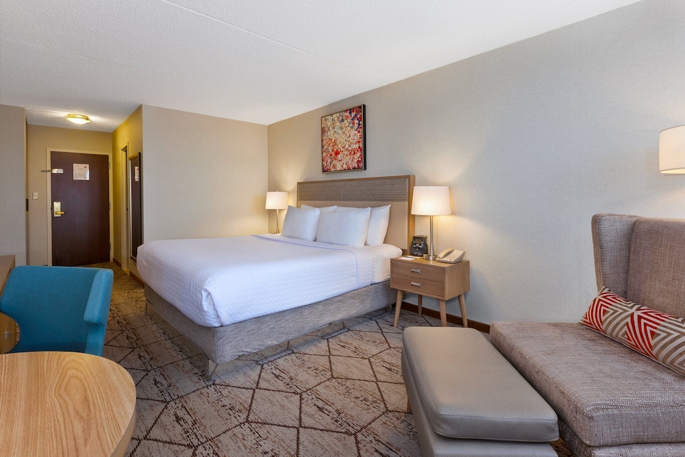 Crowne Plaza Columbus North-Worthington 12/56