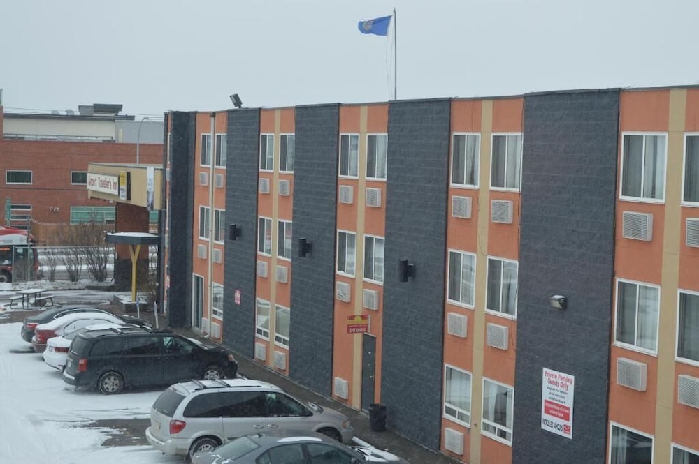 Airport Travellers Inn 4/51