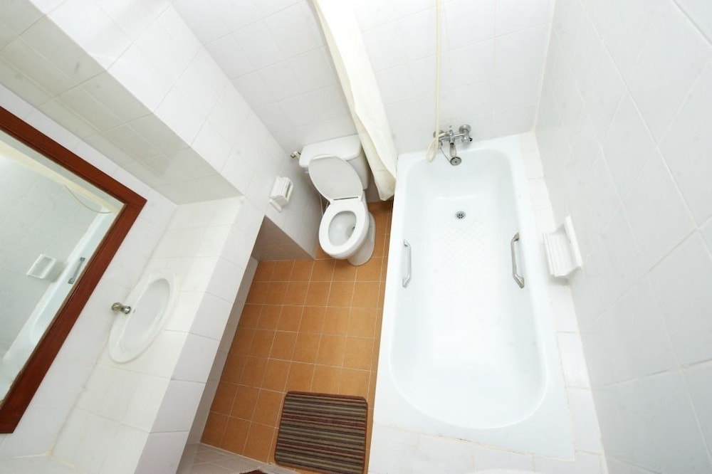 1 BEDROOM, SUITE