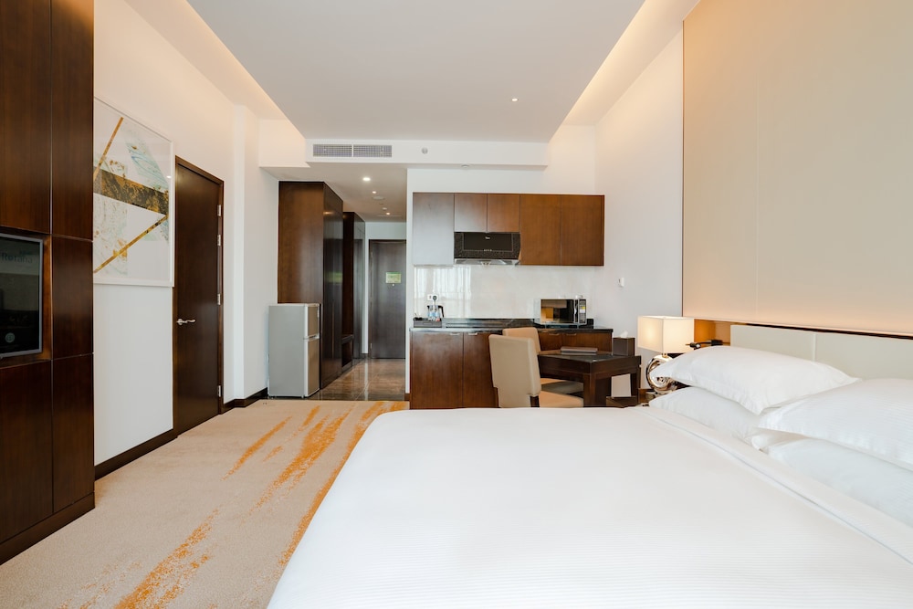 Johari Rotana 15/66