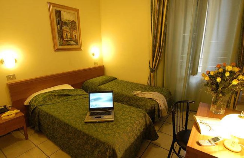 Hotel 22 Marzo 26/57