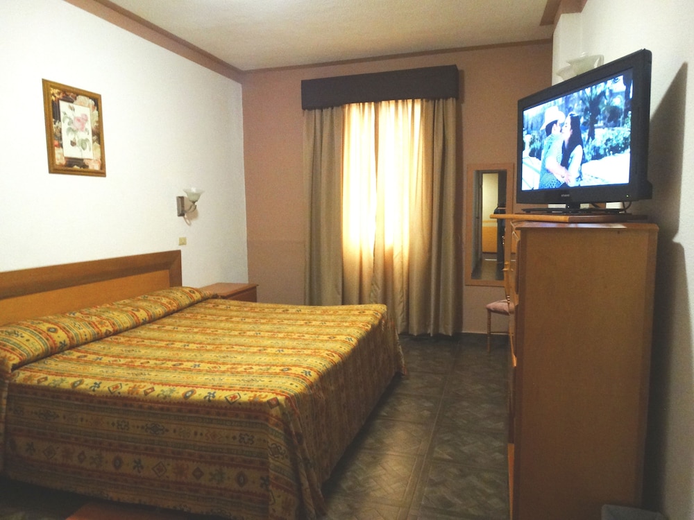 Hotel Astromundo 8/23