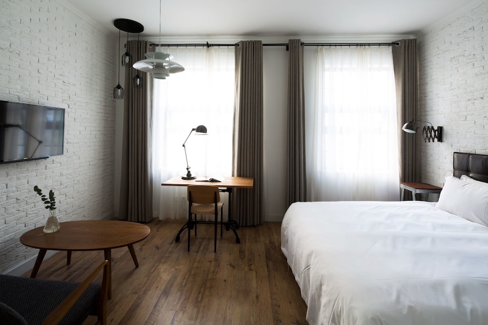 Deluxe, Queen Bed