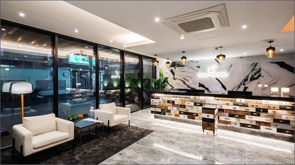 Lala Vianco Hotel 36/48