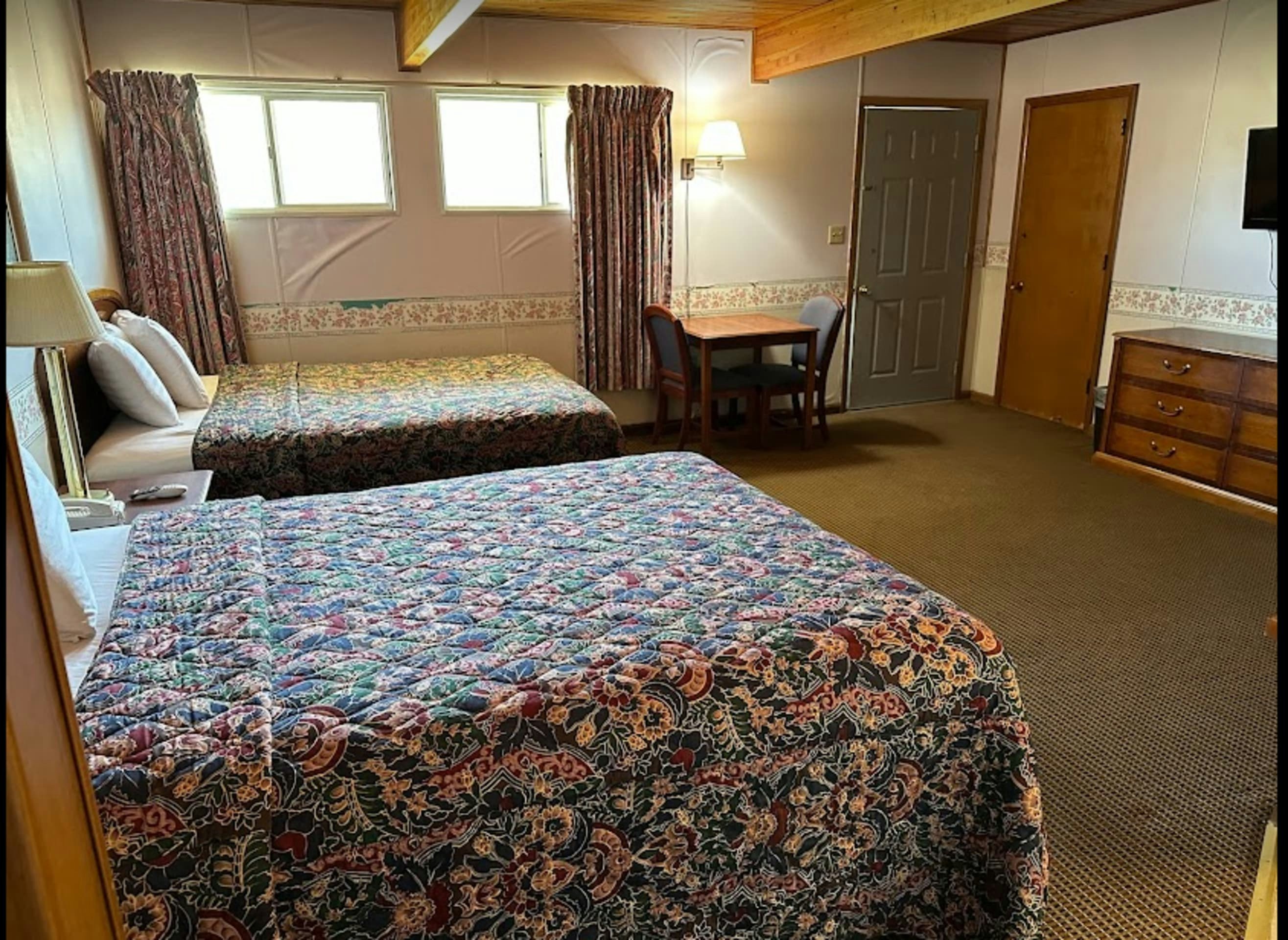 Love Hotels Western Holiday at Harlan Lake NE 32/51