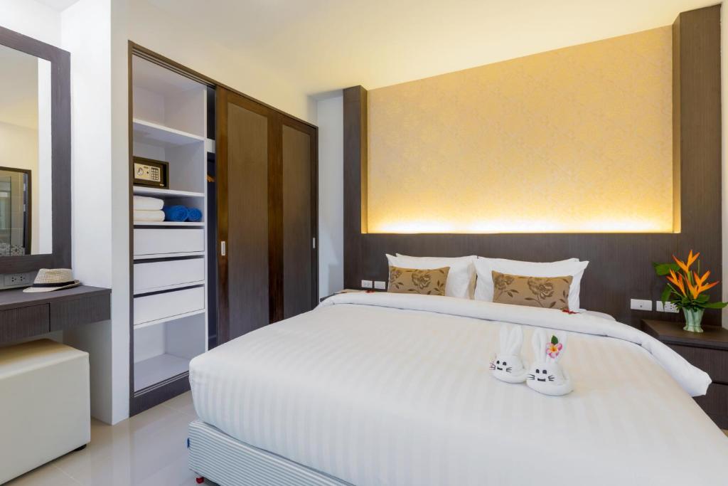 One Bedroom Suite Pool Access Seaview
