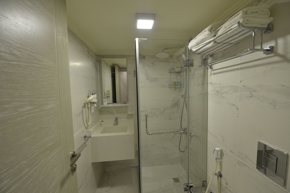 Zett Hotel Jounieh 42/43