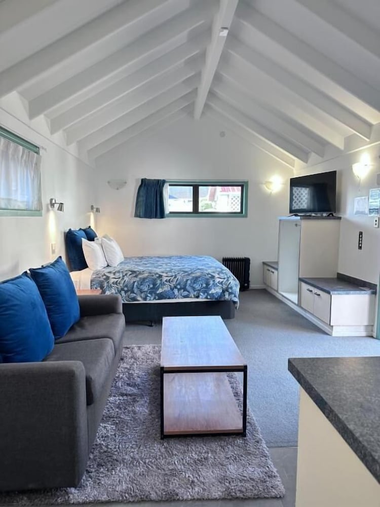 Pure Motel & Guest House 50/75