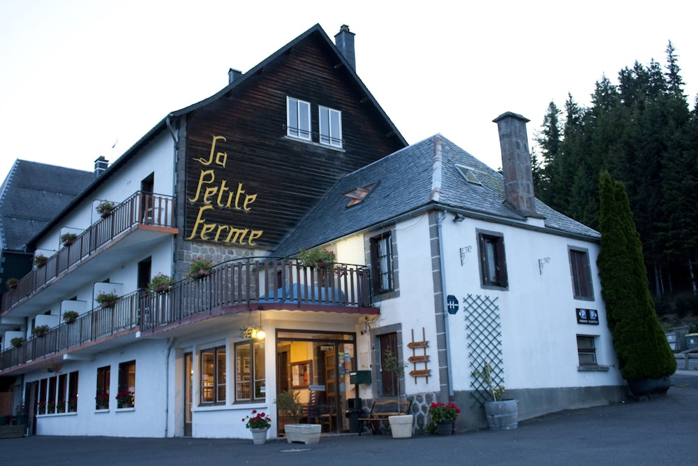 Hotel The Originals Super-Besse Est Auberge de la Petite Ferme 1/31