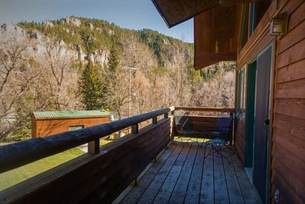 Spearfish Canyon Lodge 3/75