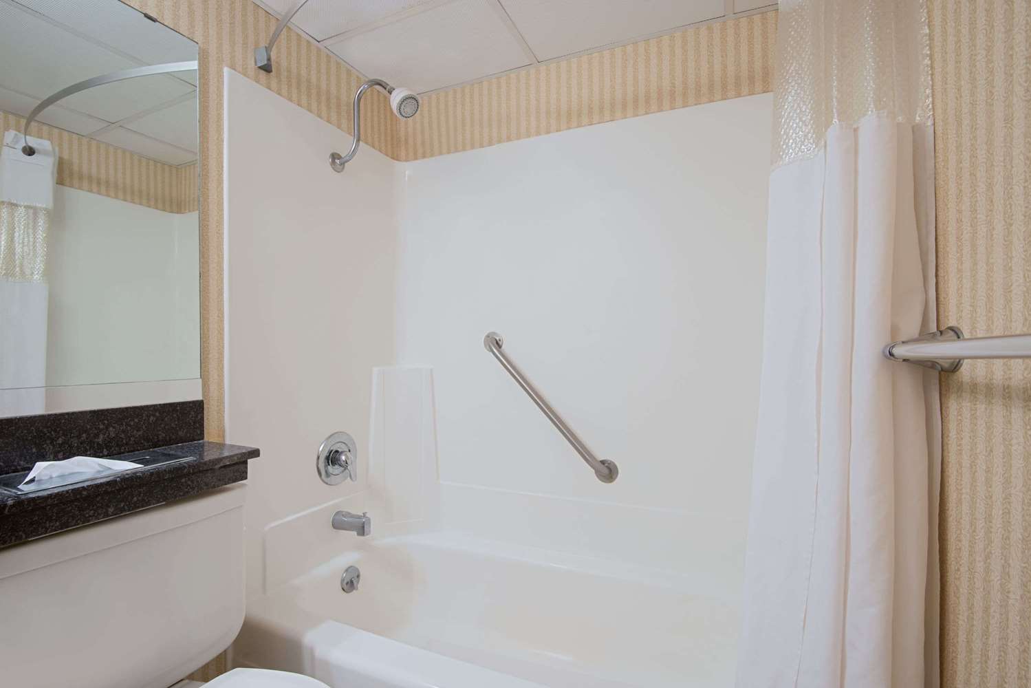 The Eddie Hotel Gillette 13/14