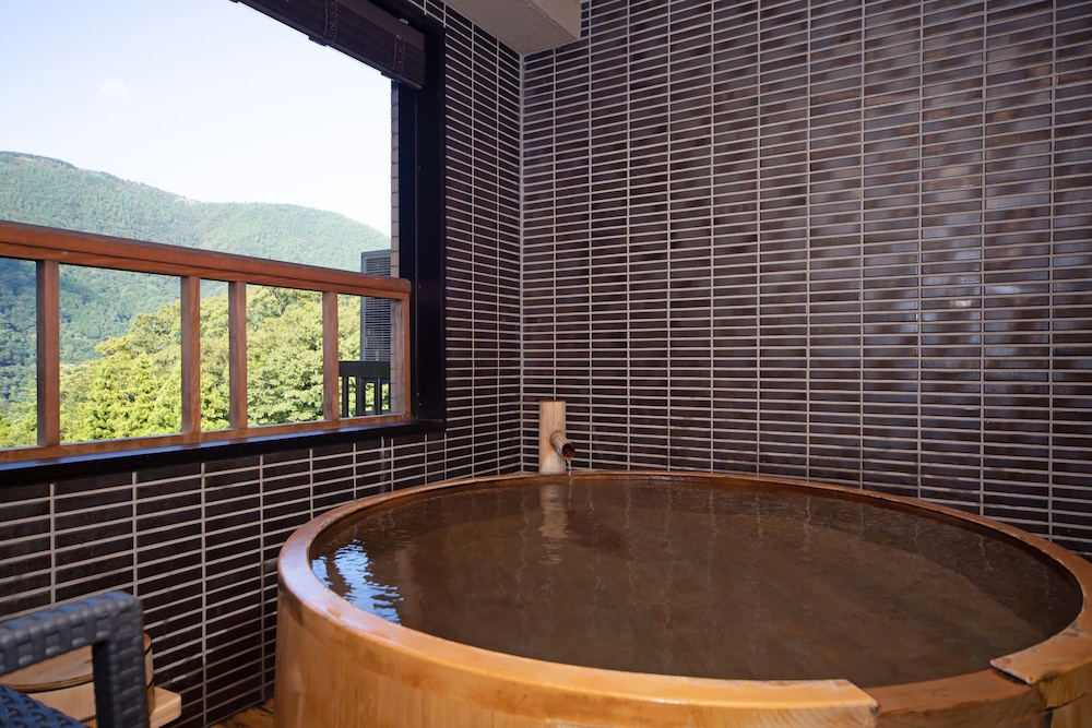 Hakone Nanase 37/50