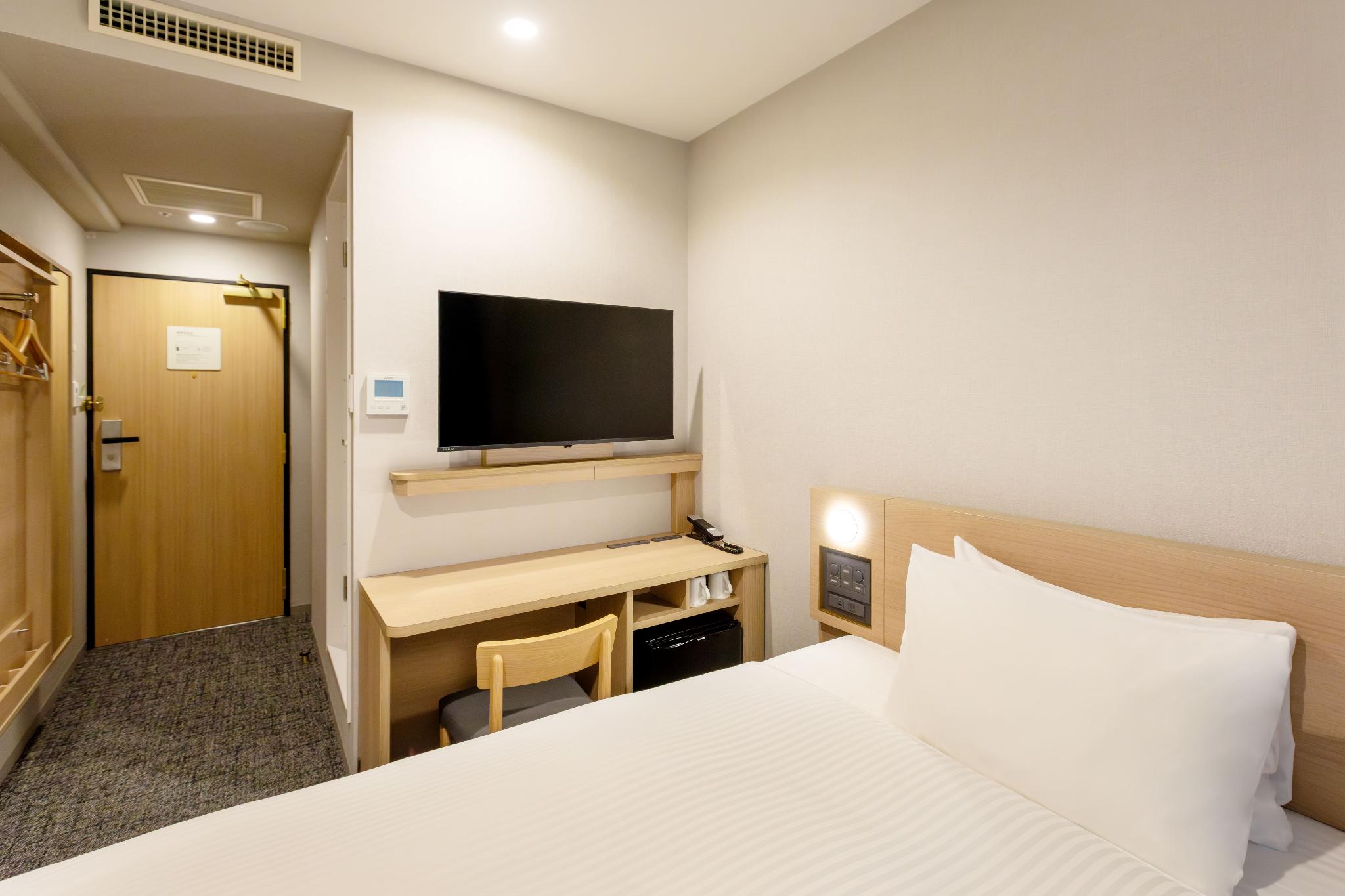 Room, Single, Double Bed, Main Building, Smoking