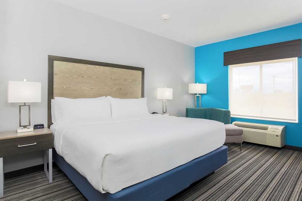 جناح بسرير كينج بغرفة نوم واحدة، Holiday Inn Express Suites Houston Se Airport Area 3/10